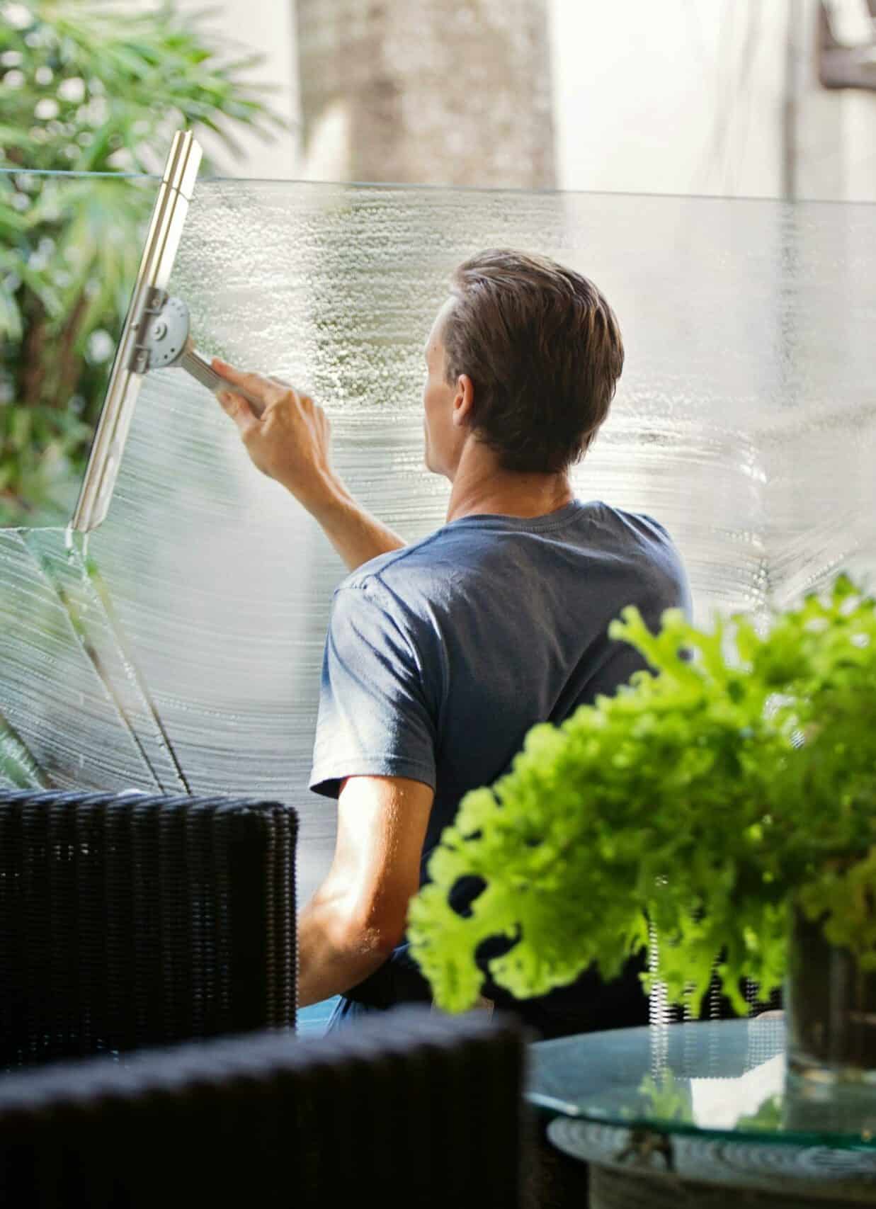 Nettoyage de vitres professionnel pour maisons et entreprises à Limoges.